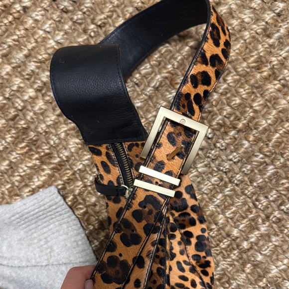 Leopard Pattern Shoulder Bag - Picture 3 of 8